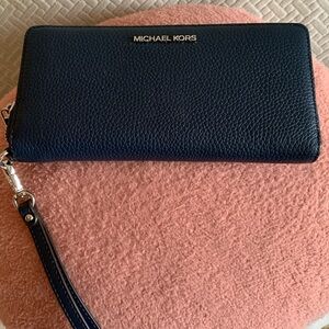 NWT! Michael Kors large continental traveler Dark Blue Pebbled Wristlet